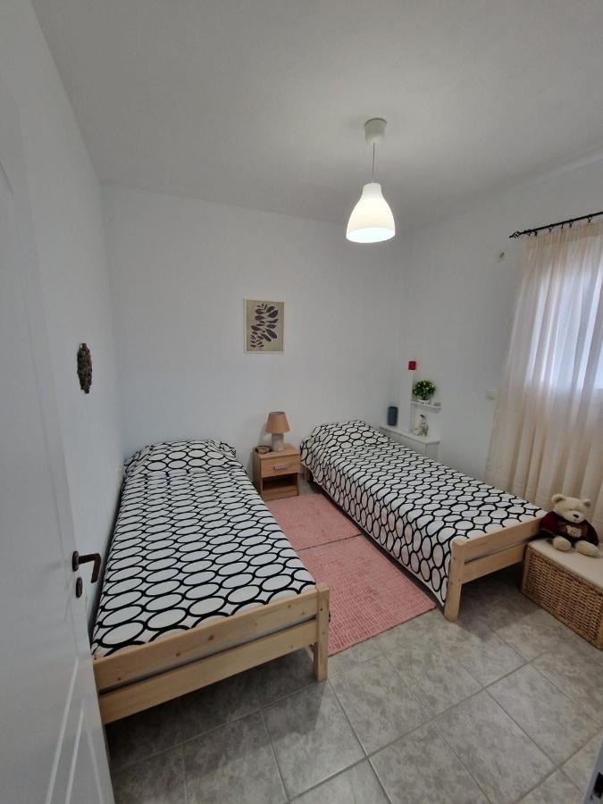 Lirika'S Airport House Daire Artemida  Dış mekan fotoğraf